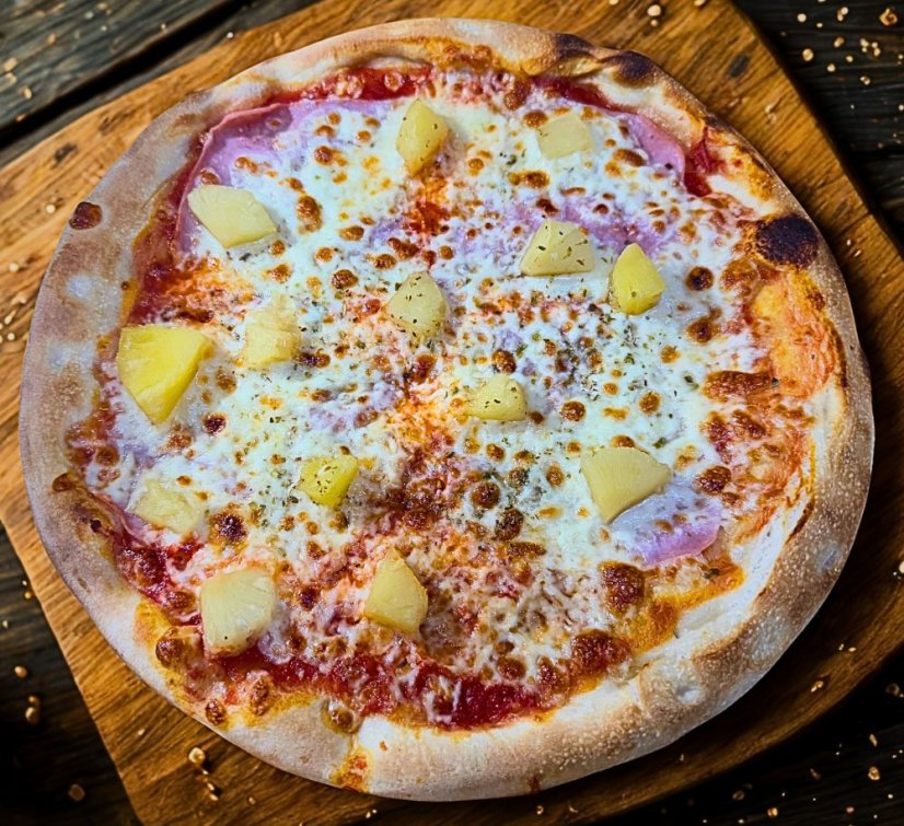 8. HAWAI (rajčinový základ, mozzarella, šunka, ananás)