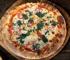 30. SPINACI (rajčinový základ, mozzarella, baby špenát, niva, rajčina)