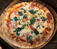 30. SPINACI (rajčinový základ, mozzarella, baby špenát, niva, rajčina)