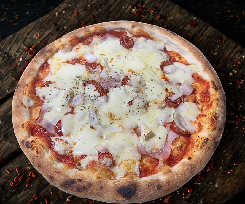 21. BAČOVSKÁ (rajčinový základ, mozzarella, slanina, klobása, bryndza, cibuľa) 21. BAČOVSKÁ (rajčinový základ, mozzarella, slanina, klobása, bryndza, cibuľa)